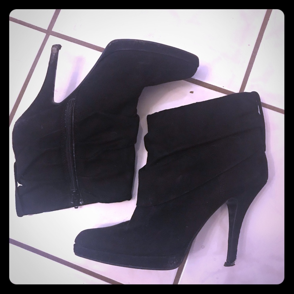 Jennifer Lopez black booties